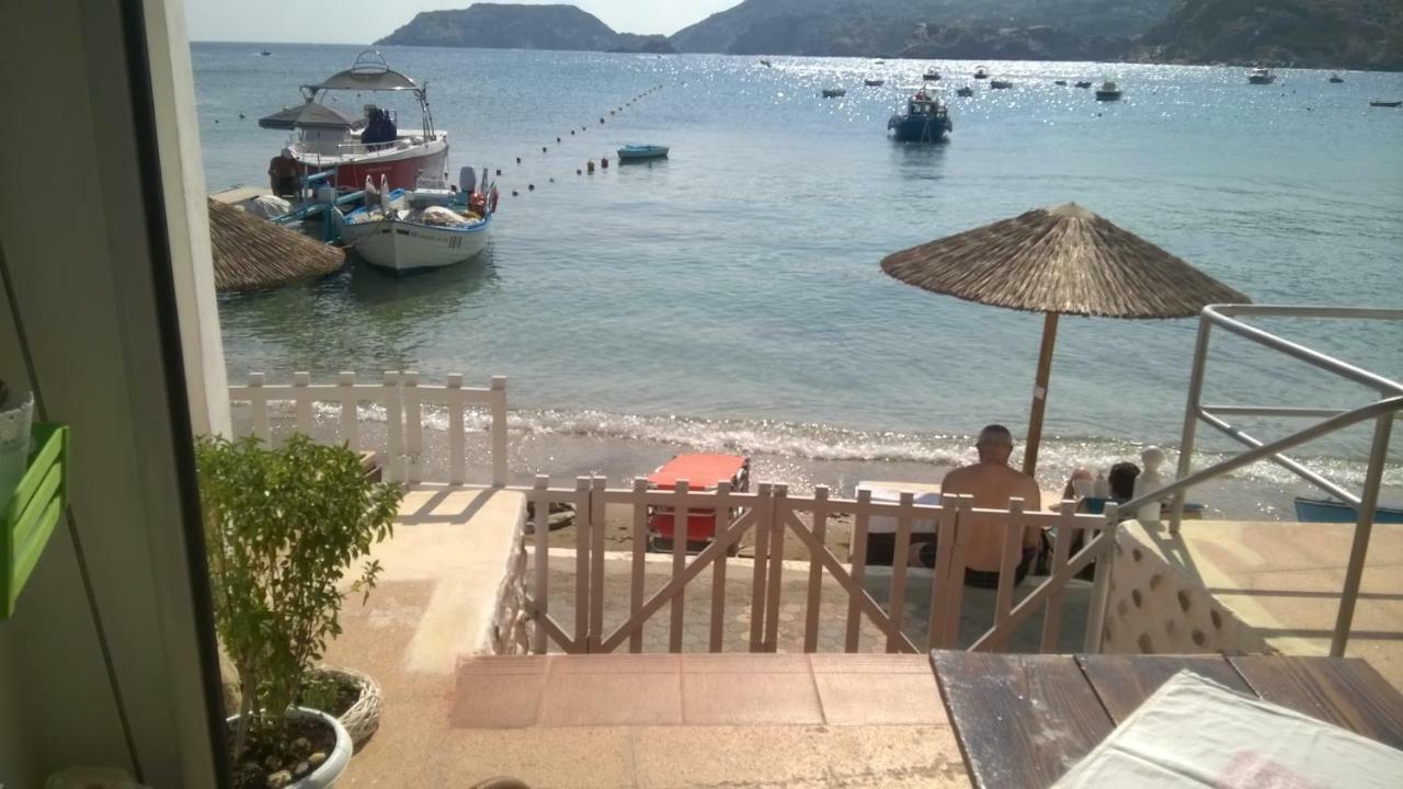 Komissa΄S Beach House Agia Pelagia  Exterior foto